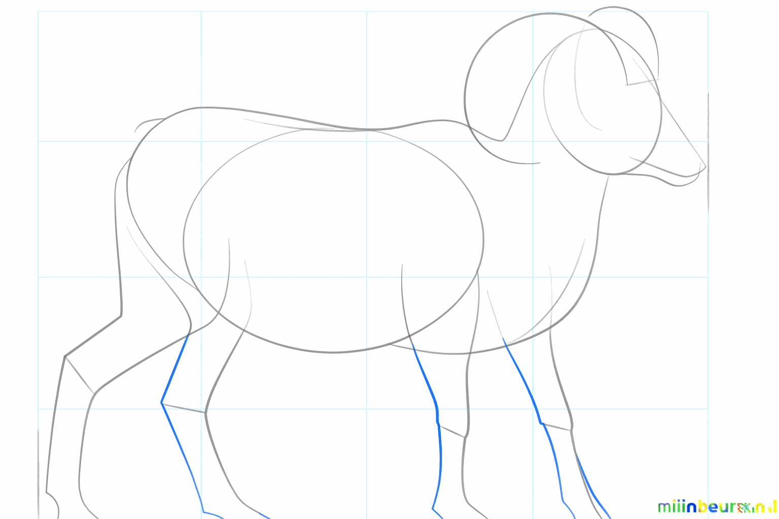 Le museau prend forme et deux arcs apparaissent sur la tête.